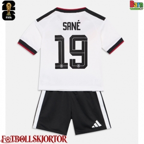 Tyskland Leroy Sane #19 Hemmakläder Barn VM 2026 Kortärmad (+ Korta byxor)